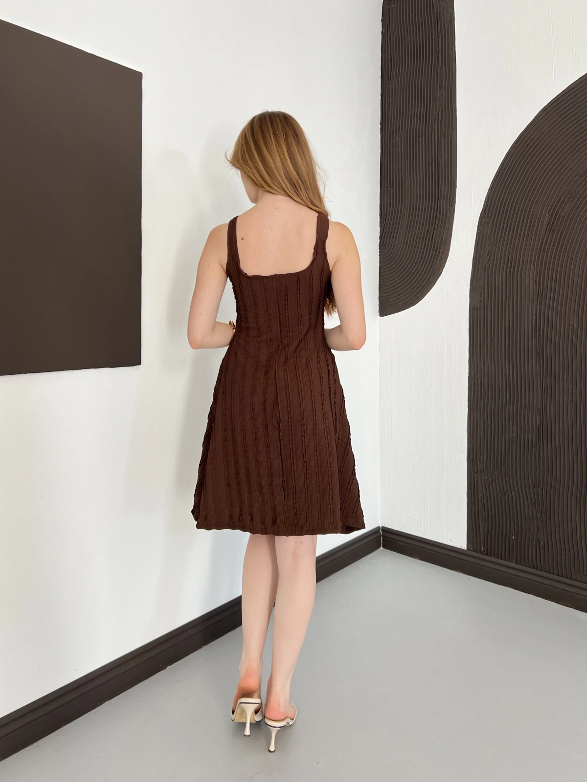 Dikiş Detaylı Asimetrik Mini Elbise Kahve