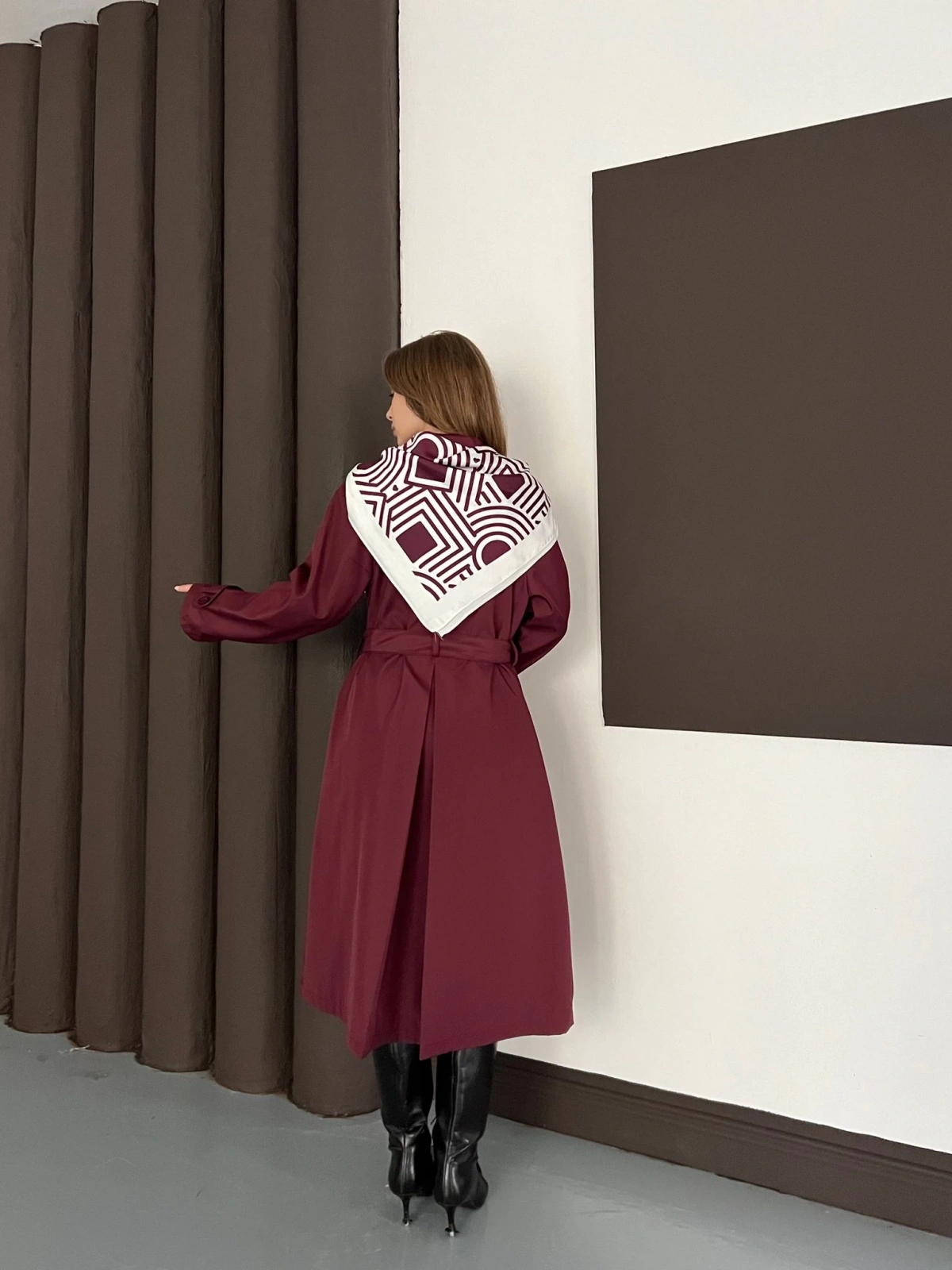Fular Detaylı Uzun Trençkot Bordo