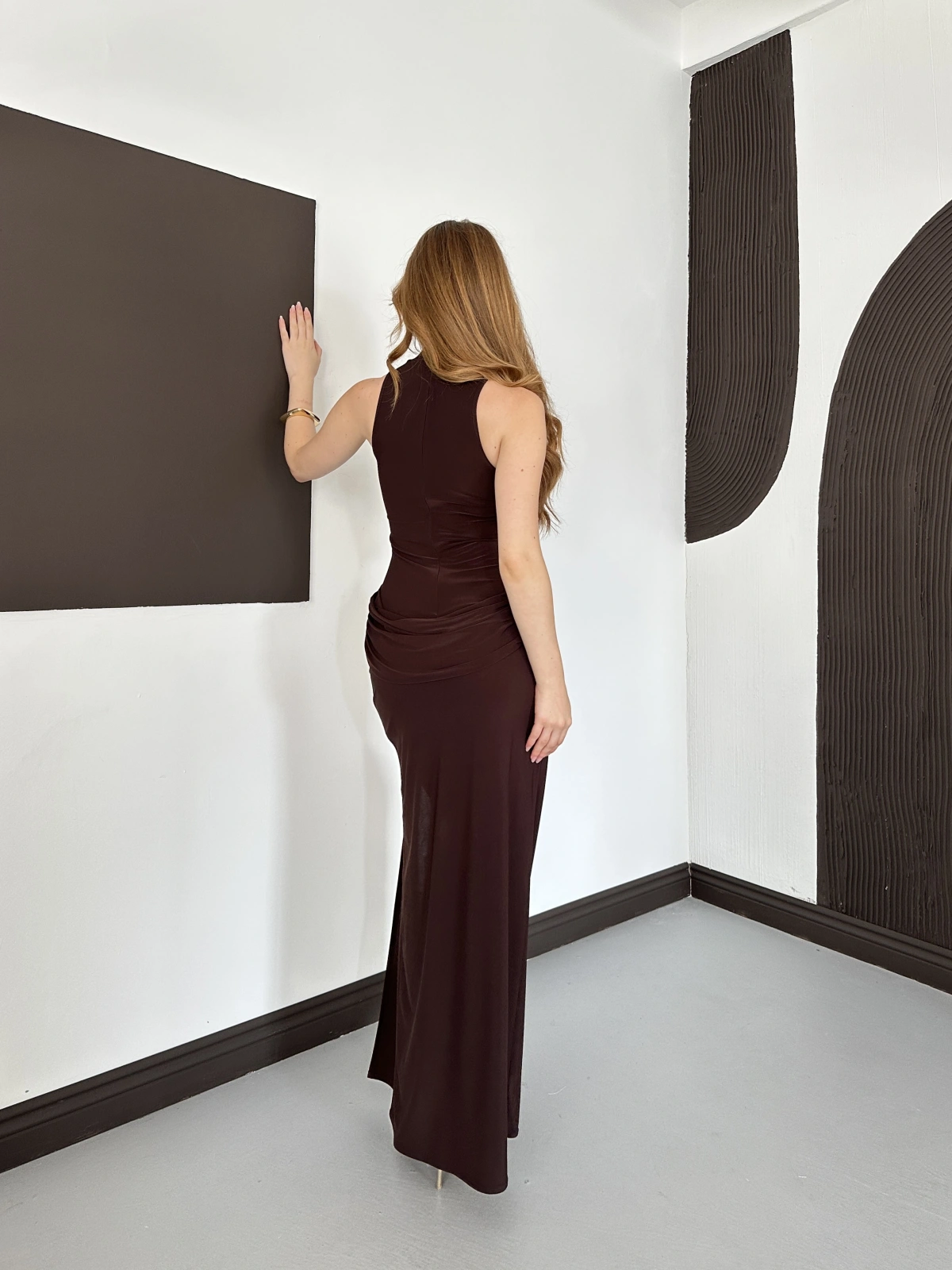 Halter Yaka Bel Detaylı Yırmaçlı Sandy Elbise Kahve