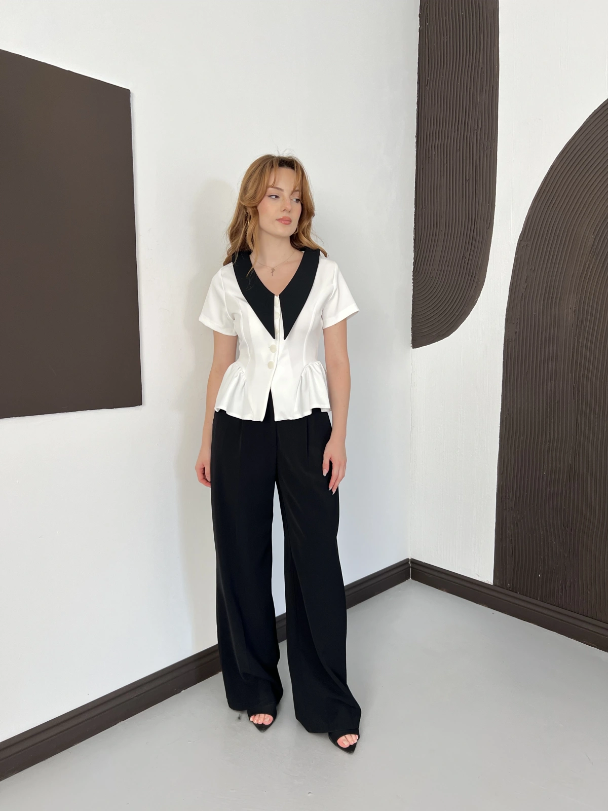 Kontrast Yaka Peplum Detaylı Bluz Beyaz