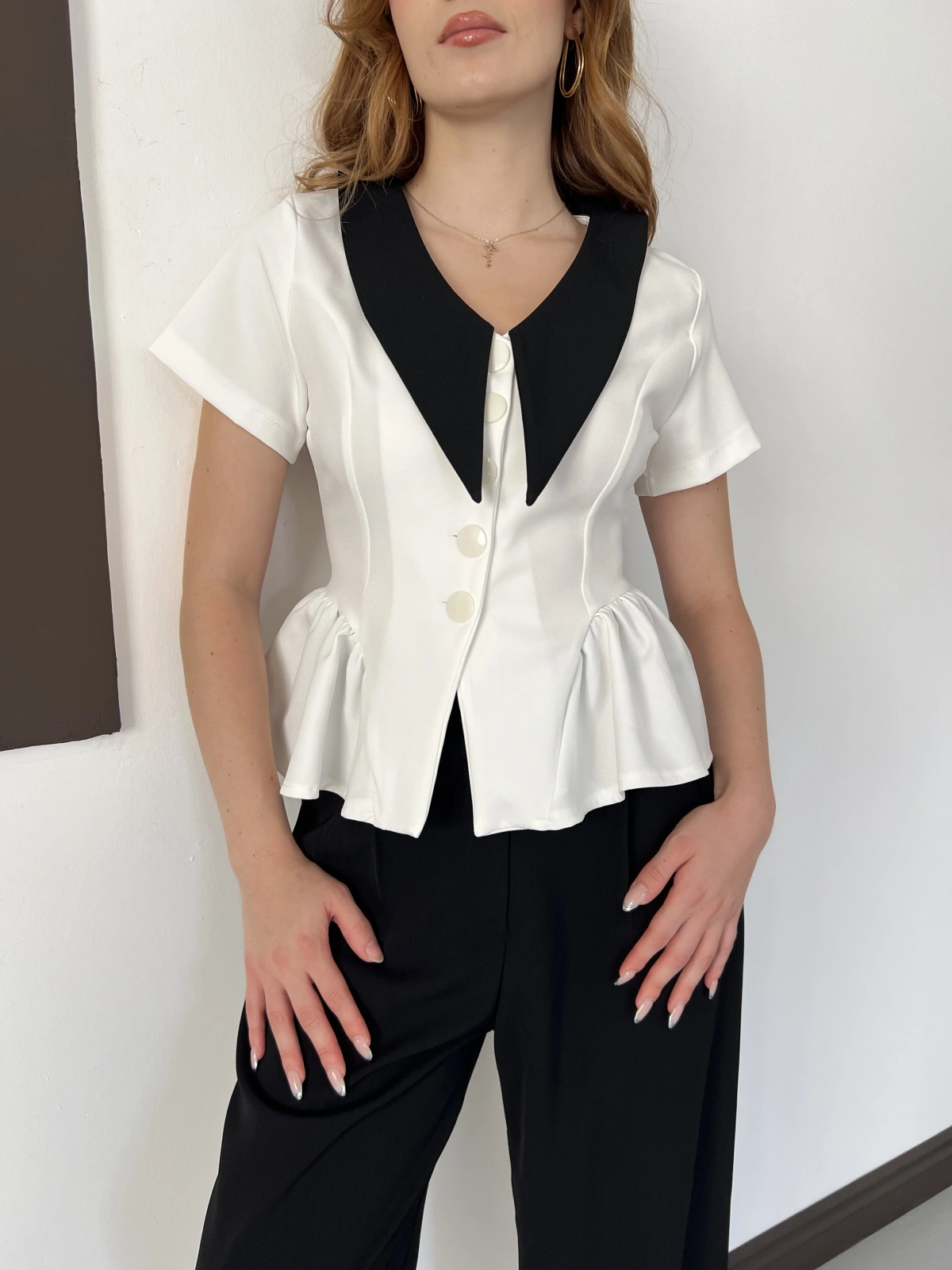 Kontrast Yaka Peplum Detaylı Bluz Beyaz