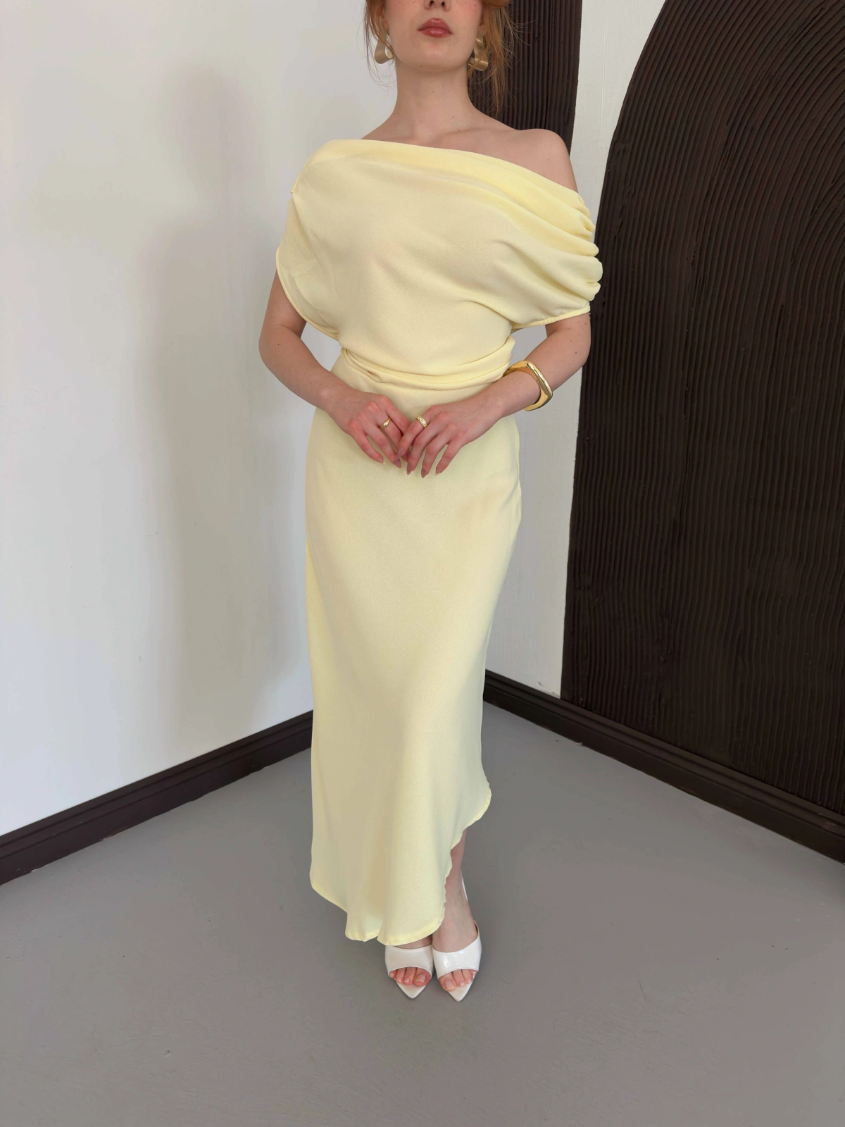 Omuz Büzgü Detay Uzun Elbise Sarı
