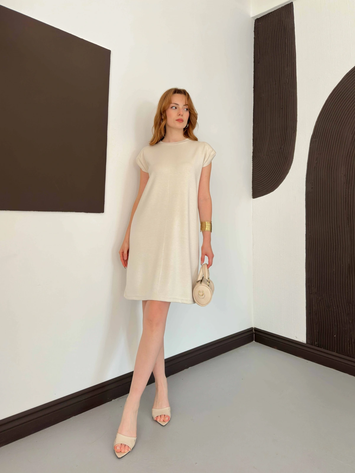 Omuz Vatkalı Sandy Basic Elbise Bej