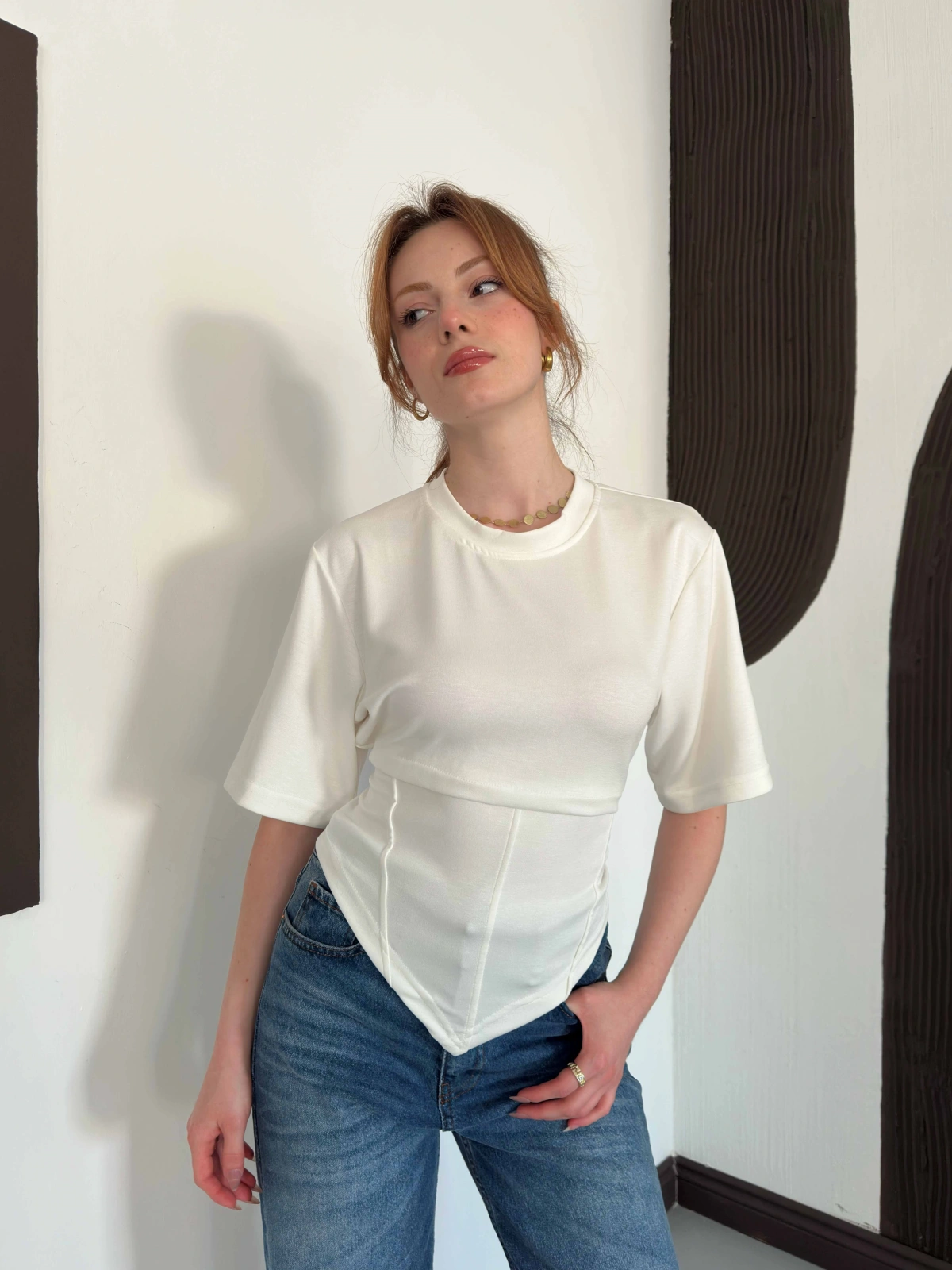 Sırt Pencere Detaylı Model Korseli Tişört Beyaz