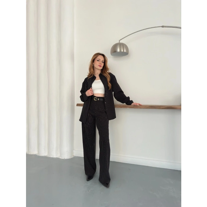 Çizgi Detaylı Gömlekli Takım Siyah