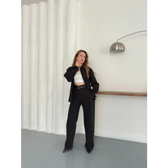 Çizgi Detaylı Gömlekli Takım Siyah