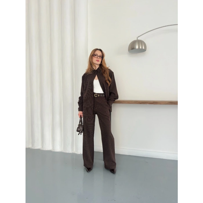 Çizgi Detaylı Gömlekli Takım Kahve