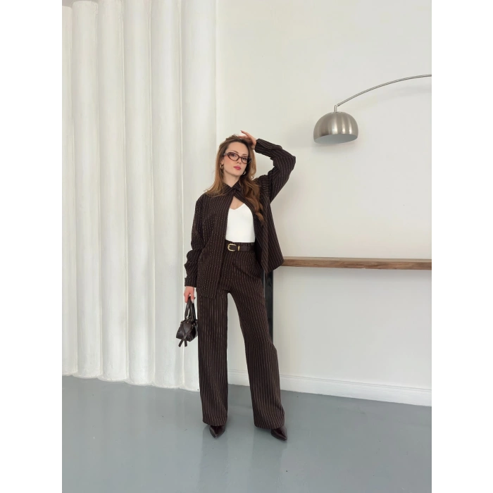 Çizgi Detaylı Gömlekli Takım Kahve