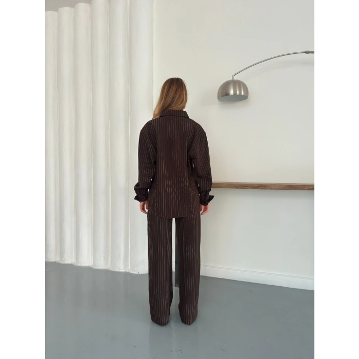 Çizgi Detaylı Gömlekli Takım Kahve