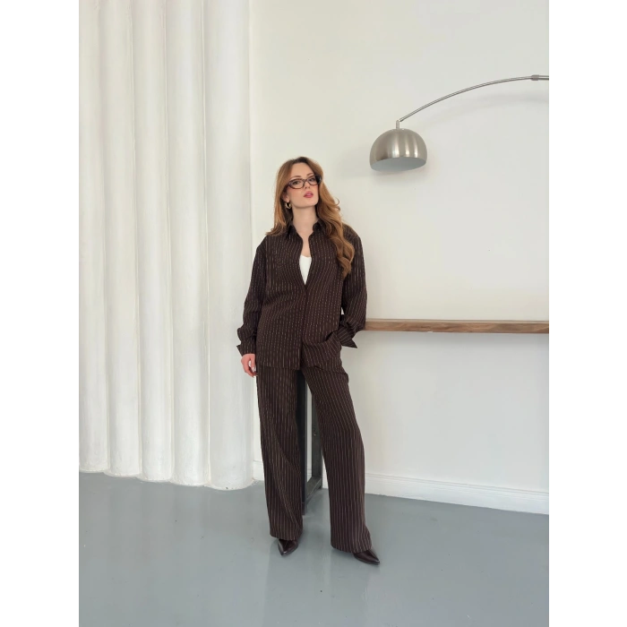 Çizgi Detaylı Gömlekli Takım Kahve