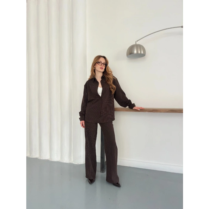 Çizgi Detaylı Gömlekli Takım Kahve