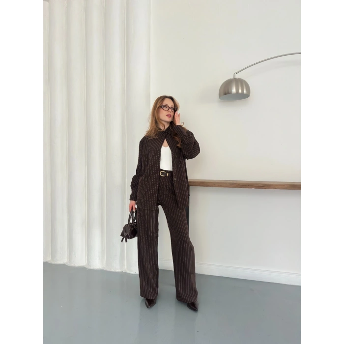 Çizgi Detaylı Gömlekli Takım Kahve