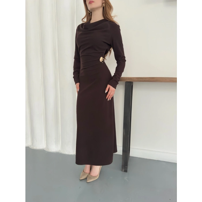 Aksesuar Detaylı Uzun Kol Elbise Kahve