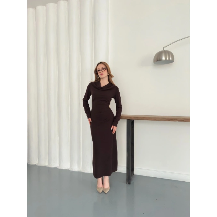 Aksesuar Detaylı Uzun Kol Elbise Kahve