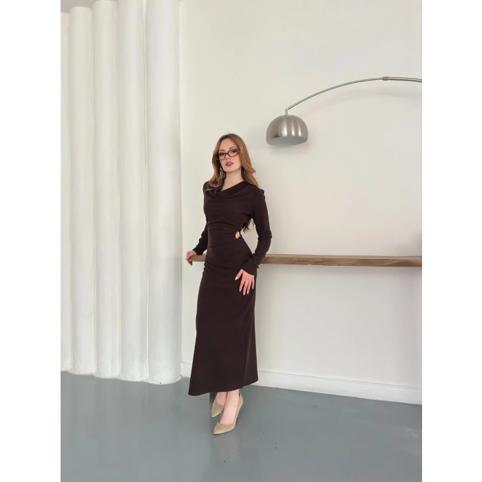 Aksesuar Detaylı Uzun Kol Elbise Kahve