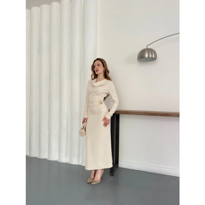 Aksesuar Detaylı Uzun Kol Elbise Ekru