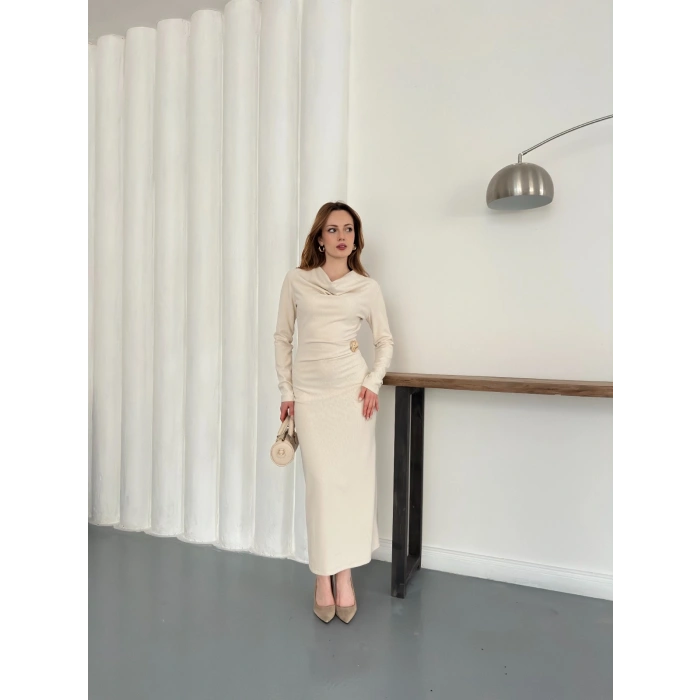 Aksesuar Detaylı Uzun Kol Elbise Ekru