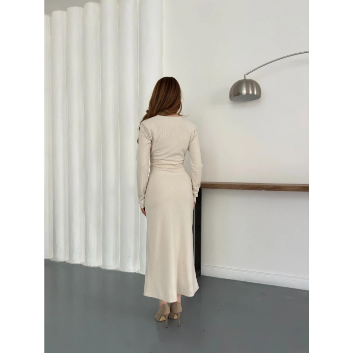 Aksesuar Detaylı Uzun Kol Elbise Ekru