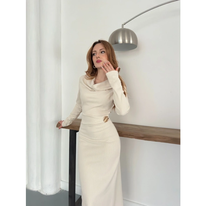 Aksesuar Detaylı Uzun Kol Elbise Ekru