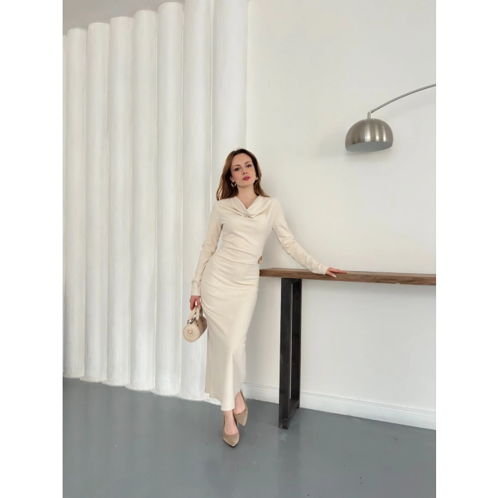 Aksesuar Detaylı Uzun Kol Elbise Ekru