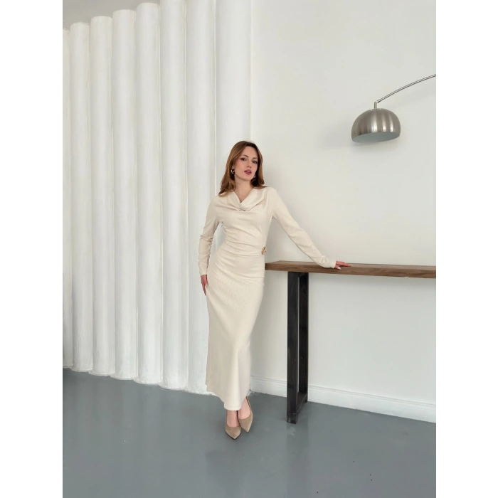 Aksesuar Detaylı Uzun Kol Elbise Ekru