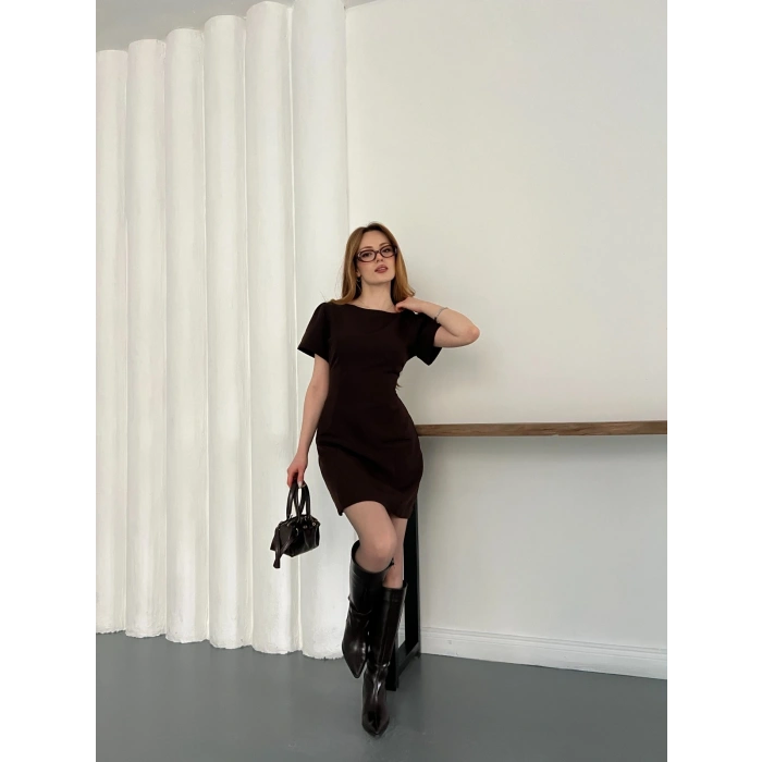 Cep Detaylı Arkası Fermuarlı Mini Elbise Kahve