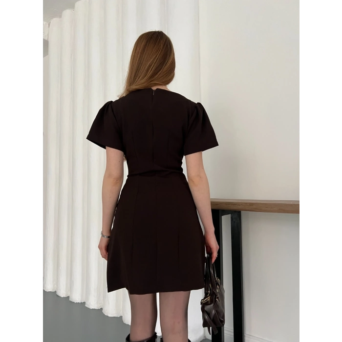 Cep Detaylı Arkası Fermuarlı Mini Elbise Kahve