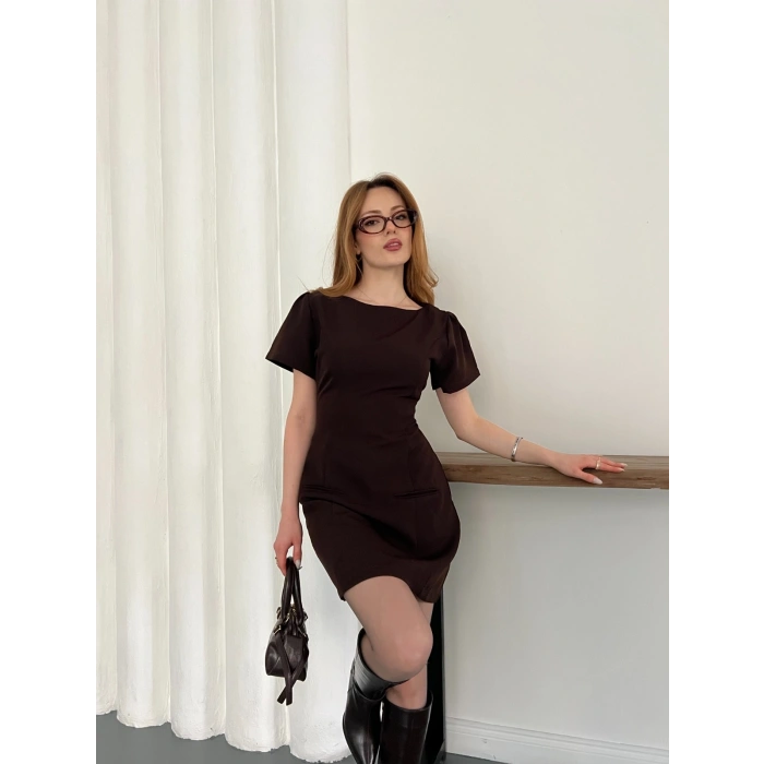 Cep Detaylı Arkası Fermuarlı Mini Elbise Kahve