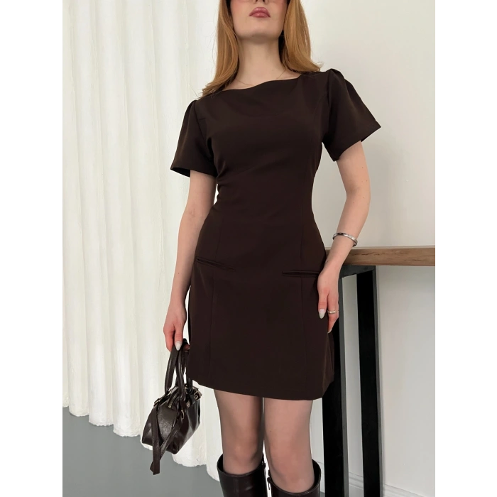 Cep Detaylı Arkası Fermuarlı Mini Elbise Kahve