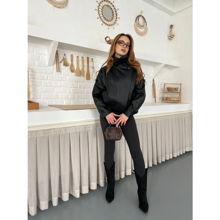 Yüksek Yaka Cepli Deri Ceket Siyah