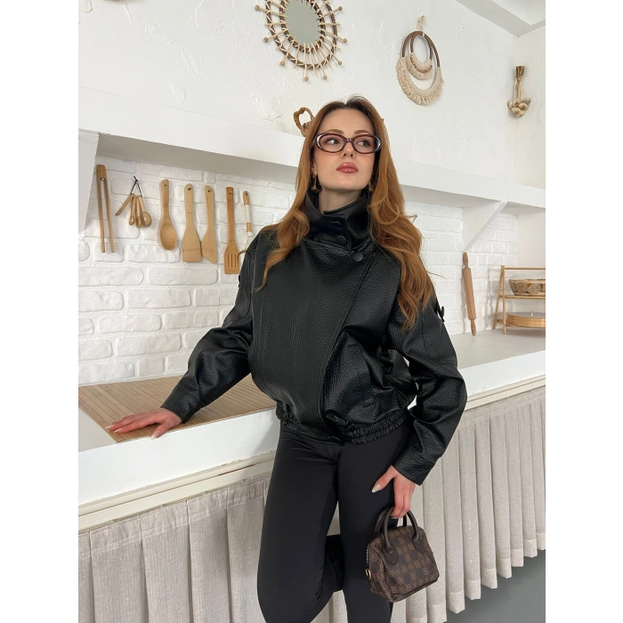 Yüksek Yaka Cepli Deri Ceket Siyah