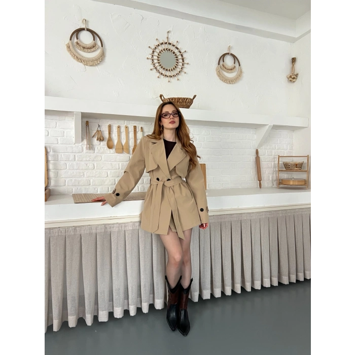 Kemer ve Manşet Detaylı Kısa Trençkot Camel
