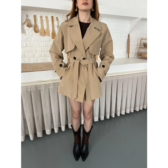 Kemer ve Manşet Detaylı Kısa Trençkot Camel