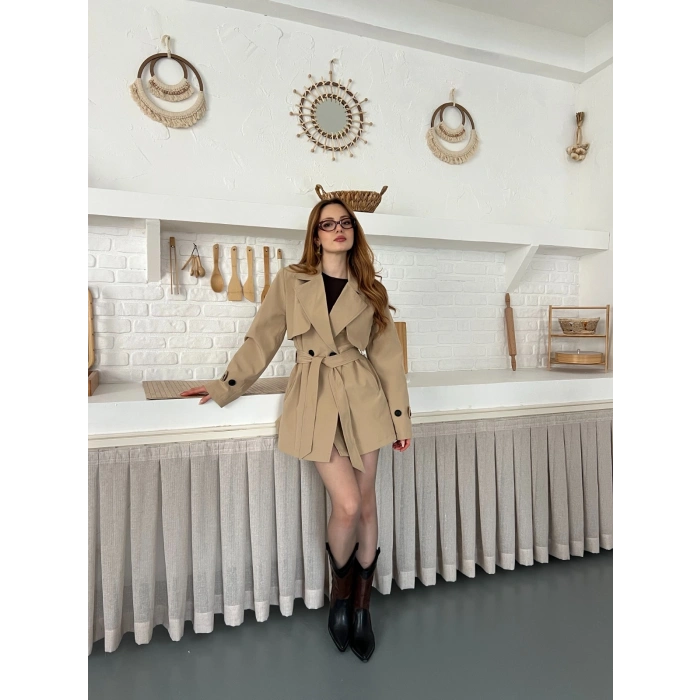 Kemer ve Manşet Detaylı Kısa Trençkot Camel