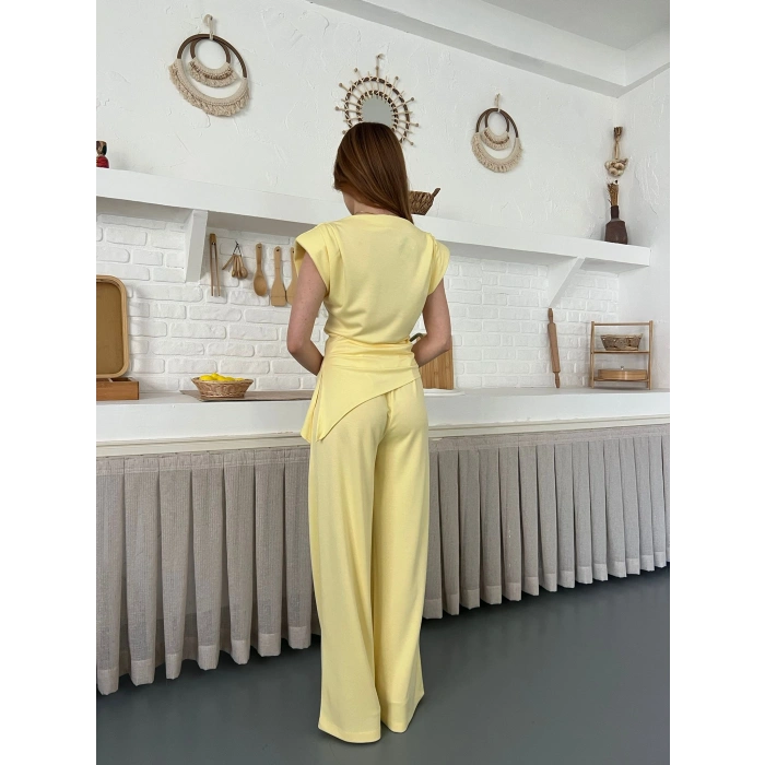 Omuz Vatkalı Asimetrik Kesim Takım Sarı