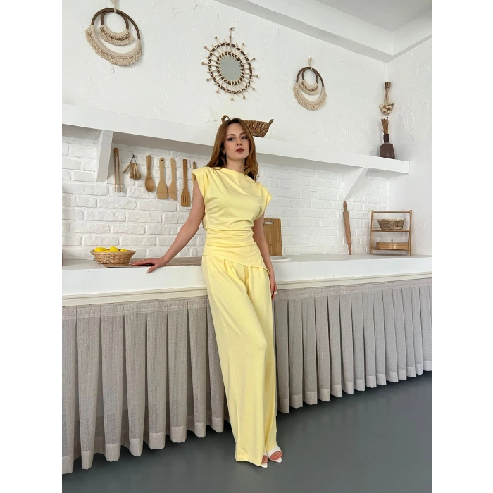 Omuz Vatkalı Asimetrik Kesim Takım Sarı