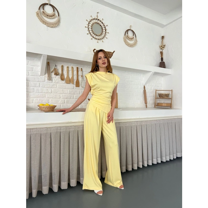 Omuz Vatkalı Asimetrik Kesim Takım Sarı