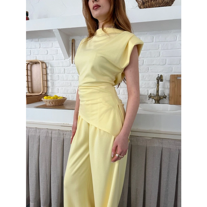 Omuz Vatkalı Asimetrik Kesim Takım Sarı