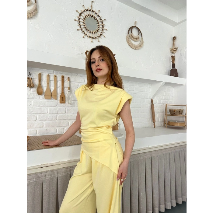 Omuz Vatkalı Asimetrik Kesim Takım Sarı