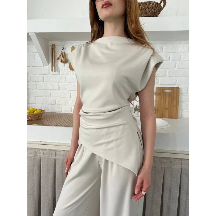 Omuz Vatkalı Asimetrik Kesim Takım Bej