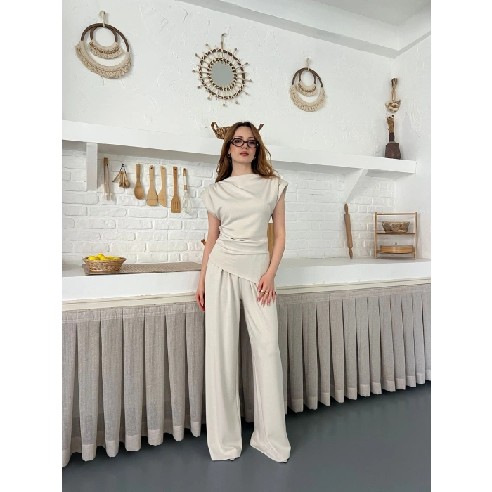 Omuz Vatkalı Asimetrik Kesim Takım Bej