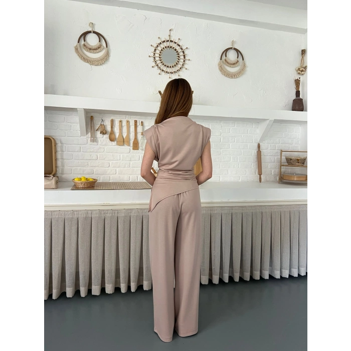 Omuz Vatkalı Asimetrik Kesim Takım Pudra