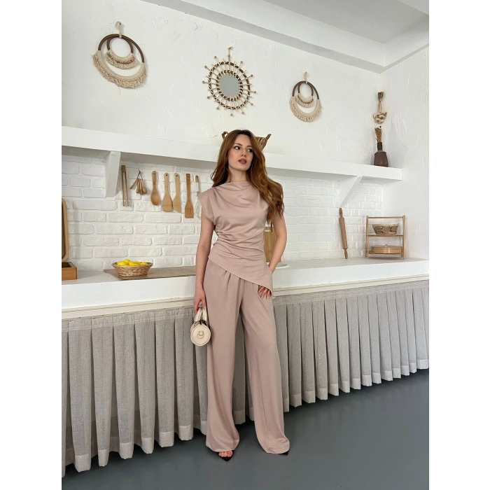 Omuz Vatkalı Asimetrik Kesim Takım Pudra