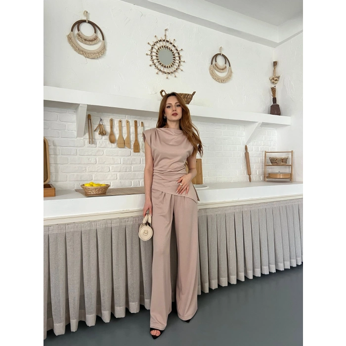 Omuz Vatkalı Asimetrik Kesim Takım Pudra