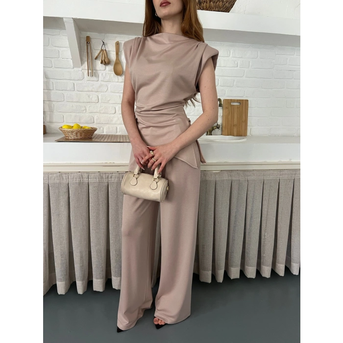 Omuz Vatkalı Asimetrik Kesim Takım Pudra