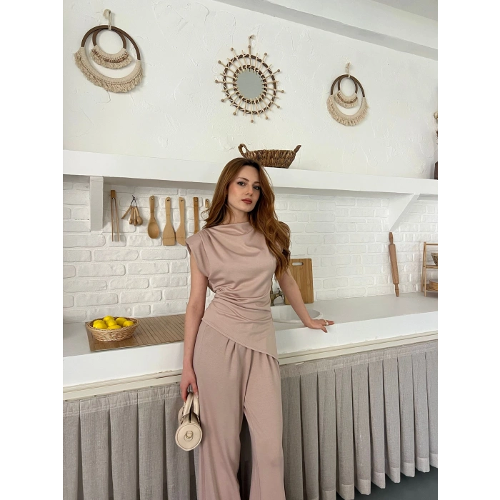 Omuz Vatkalı Asimetrik Kesim Takım Pudra