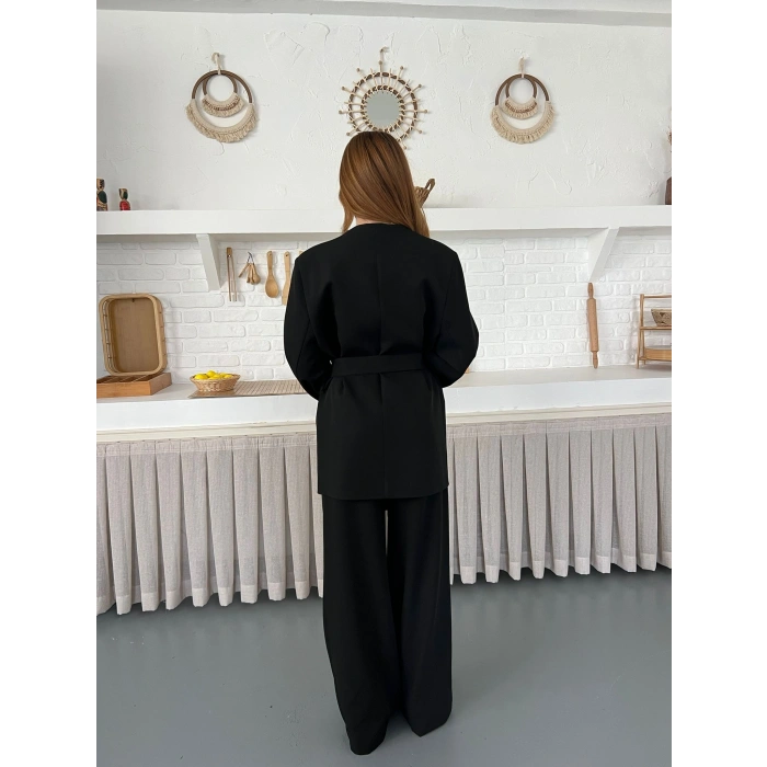 Gold Kemer Detaylı Tasarım Yaka Takım Siyah