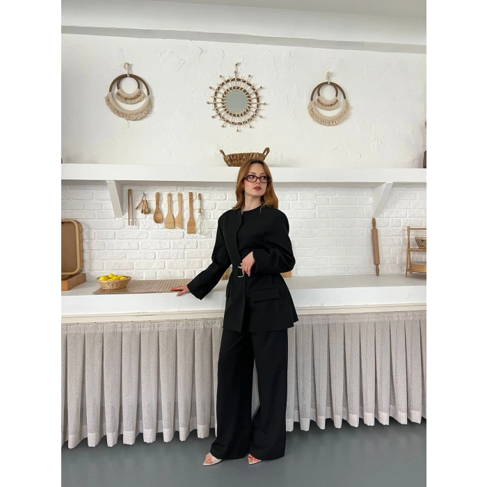 Gold Kemer Detaylı Tasarım Yaka Takım Siyah