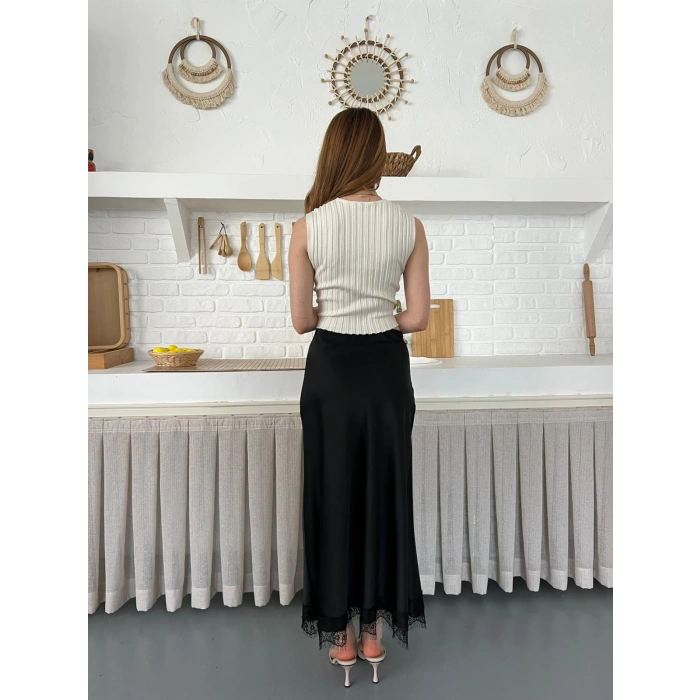 Dantel Detaylı Saten Maxi Etek Siyah