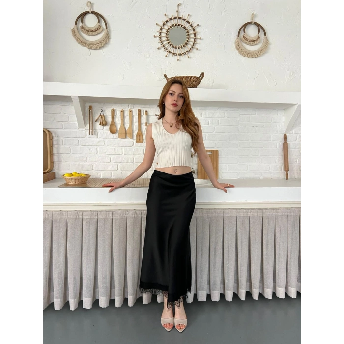 Dantel Detaylı Saten Maxi Etek Siyah